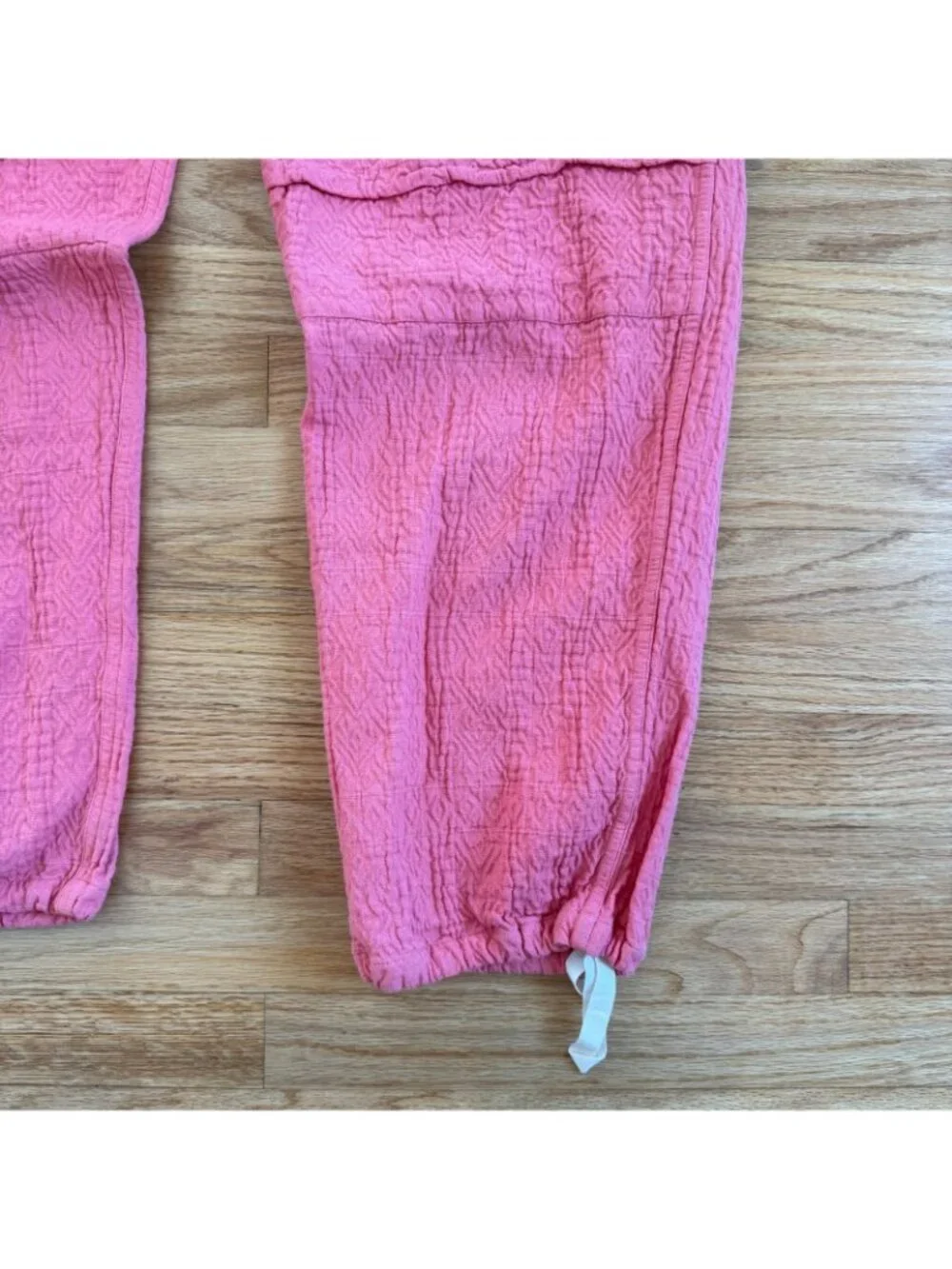 18 East x Standard Issue Textured Gorecki Cargo Pants in Salmon Medium